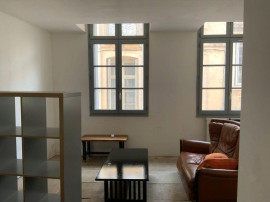 
                                                                                        Location
                                                                                         T2 de 40 m carrés centre historique