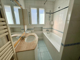 
                                                                                        Location
                                                                                         T2 de caractère 42 m² — Paris 16e