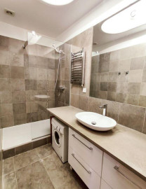 
                                                                                        Location
                                                                                         T2 Les Halles