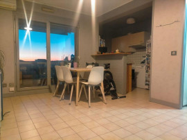 
                                                                                        Location
                                                                                         T2 Meublé 42 m² + 13 m² balcon – Cave & Parking