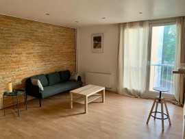 
                                                                                        Location
                                                                                         T2 meublé moderne avec parking optionnel lumineux