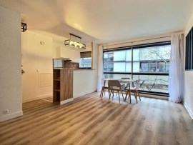 
                                                                                        Location
                                                                                         T2 rénové 20éme Arrondissement de Paris.