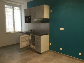 
                                                                                        Location
                                                                                         T2 rénové au pied de la Fac / Université