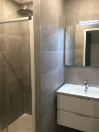 
                                                                                        Location
                                                                                         T2 rénové au pied de la Fac / Université