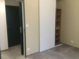 
                                                                                        Location
                                                                                         T2 rénové au pied de la Fac / Université
