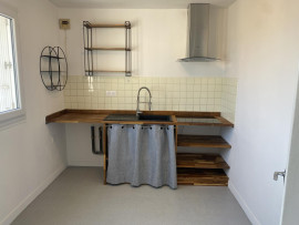 
                                                                                        Location
                                                                                         T2 rénové, avec parking dans résidence sécurisée