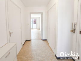 
                                                                                        Vente
                                                                                         T2 rénové de 48m² avec loggia, parking et tennis