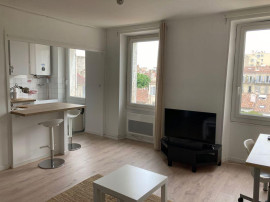 
                                                                                        Location
                                                                                         T2 rénové rue Sainte-Cécile