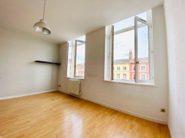 
                                                                                        Location
                                                                                         T2 Rue nationale avec parking