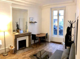 
                                                                                        Location
                                                                                         T2 sur cour lumineux, idéal étudiant