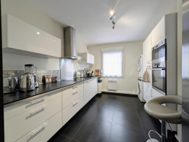 
                                                                                        Vente
                                                                                         T3  65m² traversant en RDC, luminosité et confort