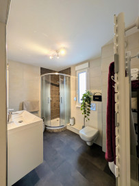 
                                                                                        Vente
                                                                                         T3  65m² traversant en RDC, luminosité et confort