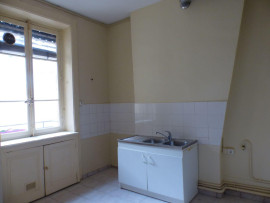 
                                                                                        Location
                                                                                         T3 +  au 4è étage d'un bel immeuble bien situé