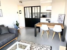 
                                                                                        Location
                                                                                         T3 avec vue dégagée, balcon et place de parking