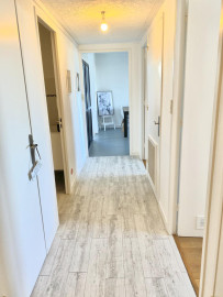 
                                                                                        Location
                                                                                         T3 avec vue dégagée, balcon et place de parking
