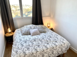 
                                                                                        Location
                                                                                         T3 avec vue dégagée, balcon et place de parking