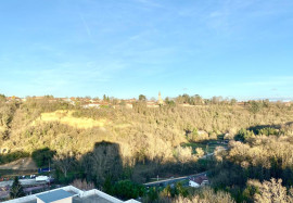 
                                                                                        Location
                                                                                         T3 avec vue dégagée, balcon et place de parking