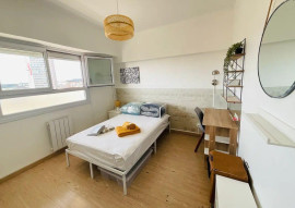 
                                                                                        Location
                                                                                         T3 de 48m², entièrement rénové, idéal colocation