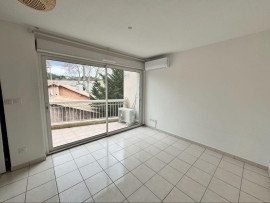 
                                                                                        Location
                                                                                         T3 en Duplex + parking + Clim, Centre-Ville