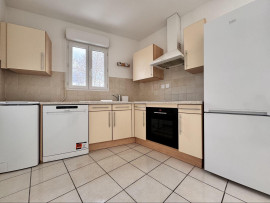 
                                                                                        Location
                                                                                         T3 en Duplex + parking + Clim, Centre-Ville