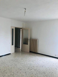 
                                                                                        Location
                                                                                         T3 fonctionnel dans une résidence privée
