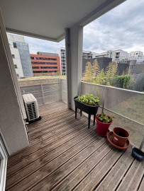 
                                                                                        Location
                                                                                         T3 garage balcon sud a louer 71m2 Lyon confluence