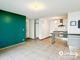 
                                                                                        Vente
                                                                                         T3 lumineux et moderne avec terrasse + parking