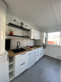 
                                                                                        Location
                                                                                         T3 lumineux-meublé 73 m²-Rénové-Balcon, 1 500€ CC.