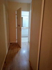 
                                                                                        Location
                                                                                         T3 lumineux :  proche des commerces et transports