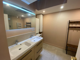 Location
                                                                                T3 MEUBLE VIEUX-PORT - LE MANDARIN