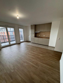 
                                                                                        Location
                                                                                         T3 neuf + balcon +parking