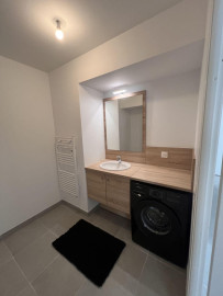 
                                                                                        Location
                                                                                         T3 neuf, lumineux avec terrasse et parking