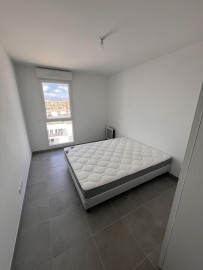 
                                                                                        Location
                                                                                         T3 neuf, lumineux avec terrasse et parking