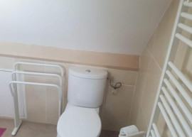 
                                                                                        Location
                                                                                         T3 situé au dernier étage d'une maison à louer