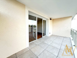 
                                                                                        Vente
                                                                                         T3 traversant haut de gamme vue dégagée - Cogolin