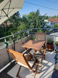 
                                                                                        Location
                                                                                         T3, très lumineux, grand salon et grand balcon.