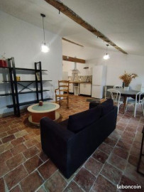 
                                                                                        Location
                                                                                         T4 ; 69 m2, renové, isolé, meublé, idéal coloc