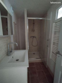 
                                                                                        Location
                                                                                         T4 ; 69 m2, renové, isolé, meublé, idéal coloc