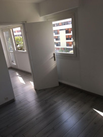 
                                                                                        Location
                                                                                         T4 74 m2 dans résidence tranquille