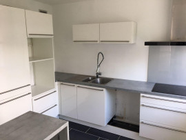 
                                                                                        Location
                                                                                         T4 74 m2 dans résidence tranquille