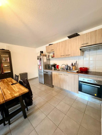 
                                                                                        Vente
                                                                                         T4 87m2 - 3 chambres, balcon, parking