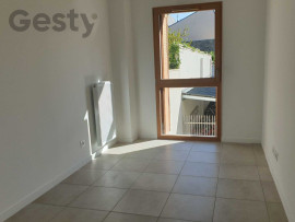 
                                                                                        Location
                                                                                         T4 avec loggia et parking, proche tram B