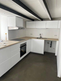 
                                                                                        Location
                                                                                         T4 refait à neuf avec terrasse plein sud et garage