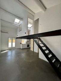 
                                                                                        Location
                                                                                         T4 refait à neuf avec terrasse plein sud et garage