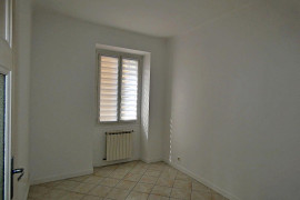 
                                                                                        Location
                                                                                         T4 vide secteur Grandval-Casone