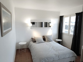 Location
T5 -3 chambres - 10 couchages - centre ville avec parkings -cave - gardien (loyer tout inclus)