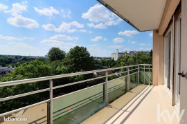 Location
T5 -3 chambres - 10 couchages - centre ville avec parkings -cave - gardien (loyer tout inclus)
