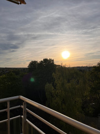 Location
T5 -3 chambres - 10 couchages - centre ville avec parkings -cave - gardien (loyer tout inclus)