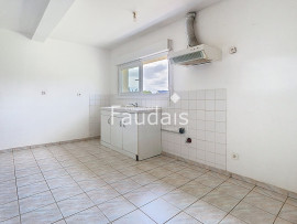 
                                                                                        Vente
                                                                                         TESSY-BOCAGE, Maison 3 chambres avec vie de plain pied