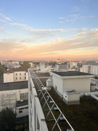 
                                                                                        Location
                                                                                         Tout inclus vue d’exception : T1 meublé La Défense
